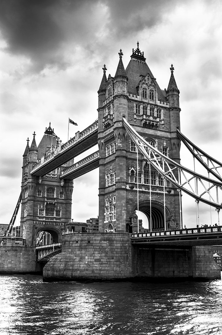 Detail London Black And White Nomer 41