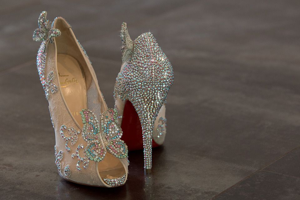 Detail Louboutin Wedding Shoes Cinderella Nomer 2