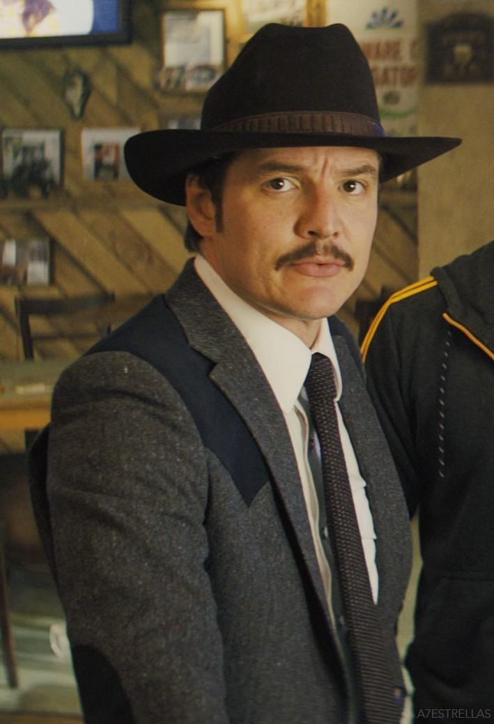 Detail Pedro Pascal Kingsman Nomer 22