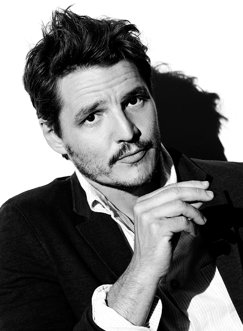 Detail Pedro Pascal Kingsman Nomer 46