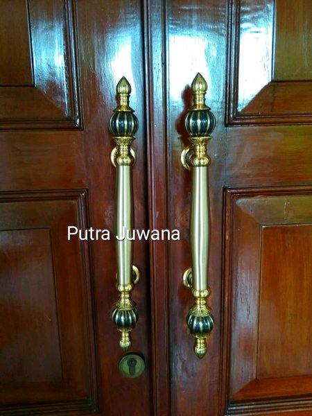 Detail Pegangan Pintu Rumah Nomer 8