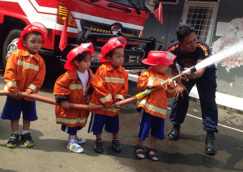 Detail Pemadam Kebakaran Anak Anak Nomer 10