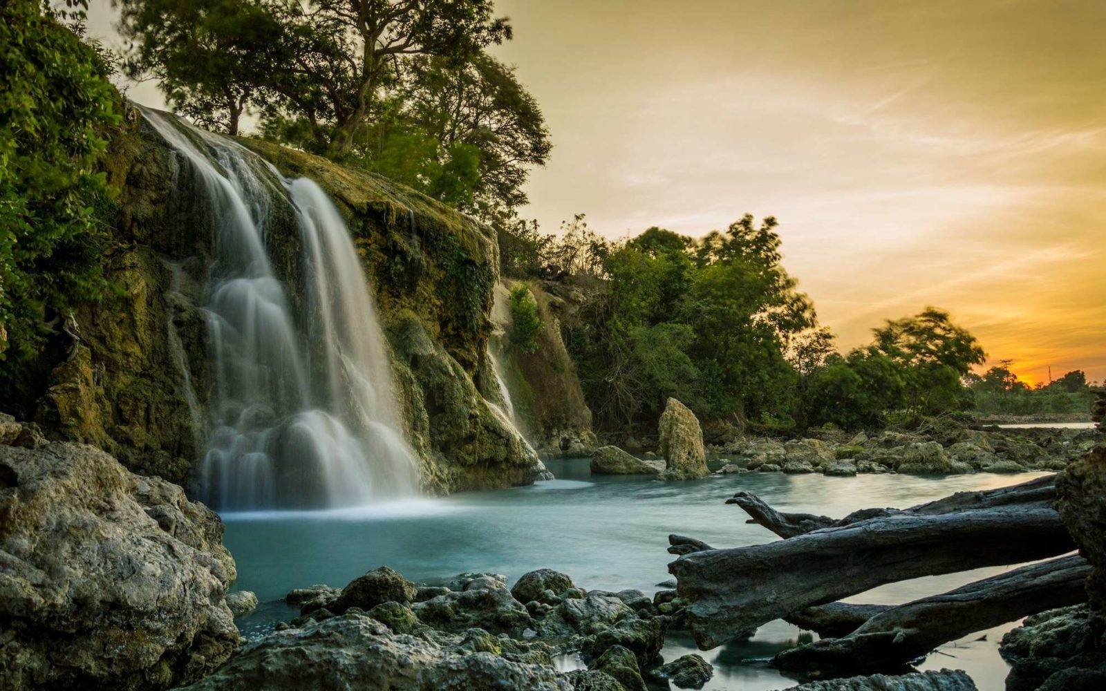 Detail Pemandangan Air Terjun Yang Indah Nomer 15