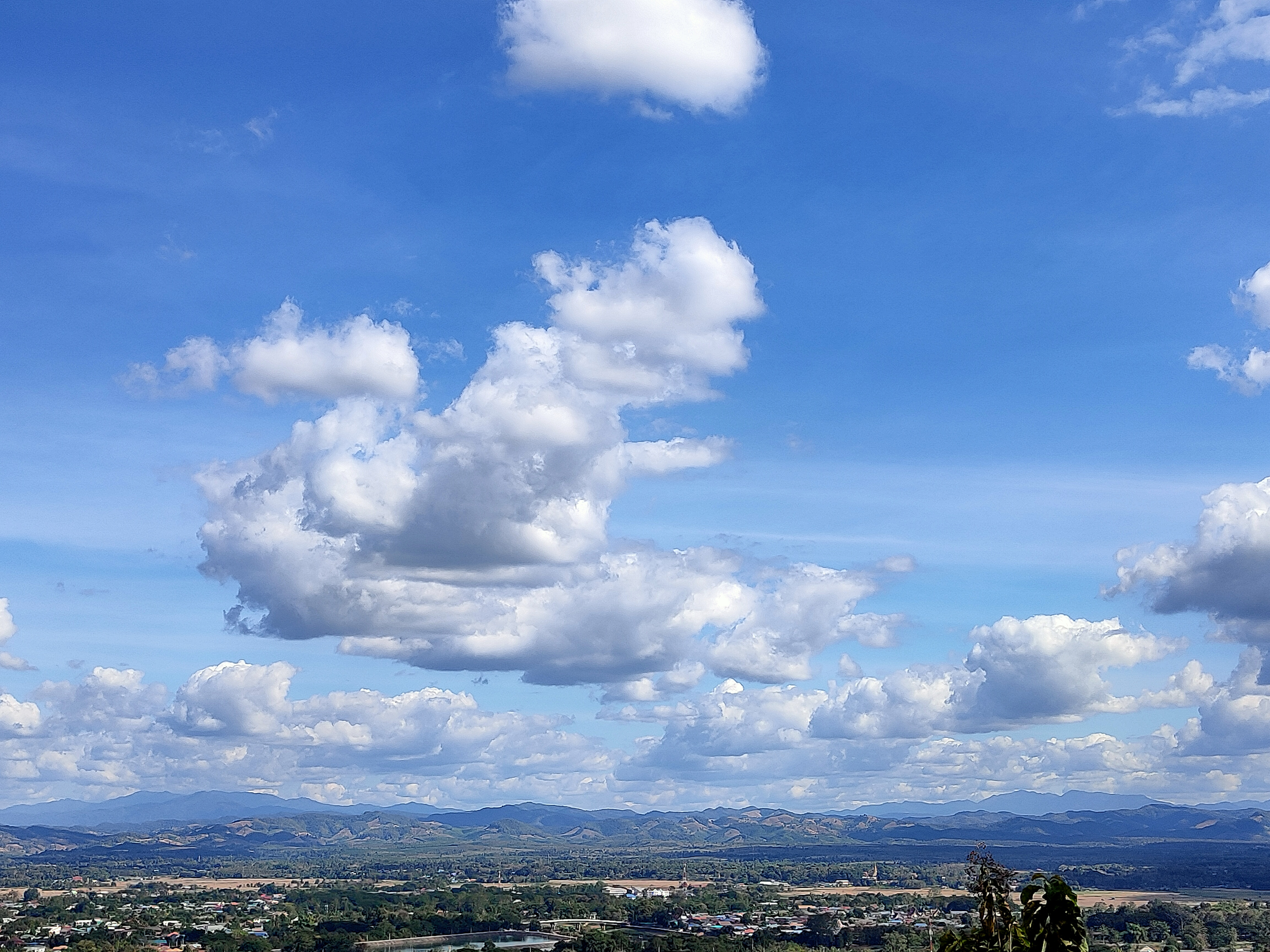 Detail Pemandangan Awan Yang Indah Nomer 33