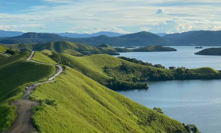 Detail Pemandangan Danau Sentani Nomer 30