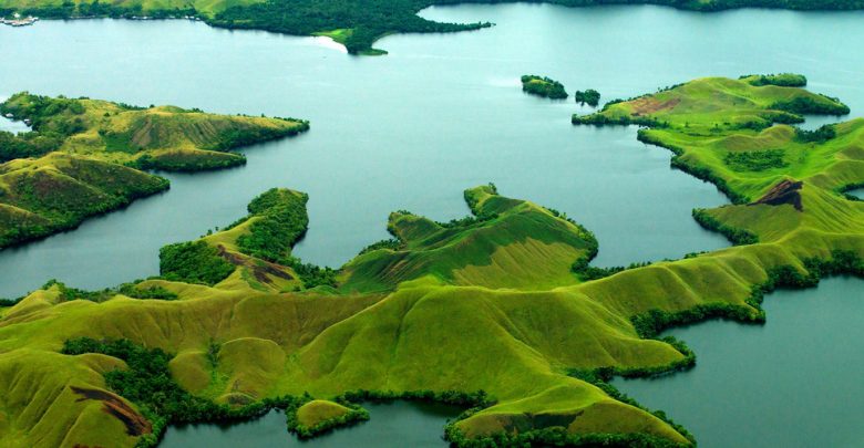 Detail Pemandangan Danau Sentani Nomer 5