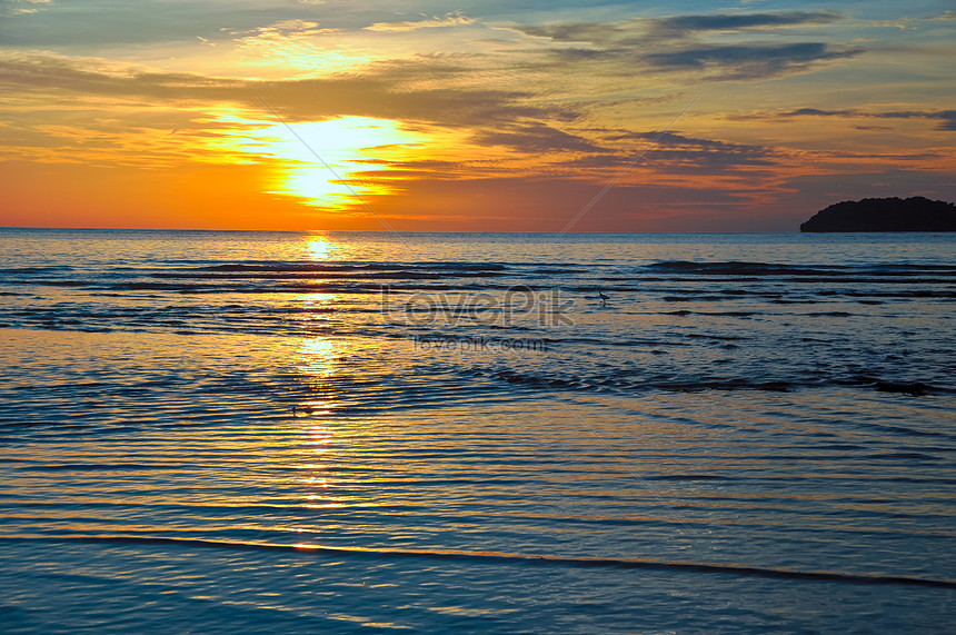 Detail Pemandangan Di Tepi Pantai Pada Waktu Senja Nomer 12