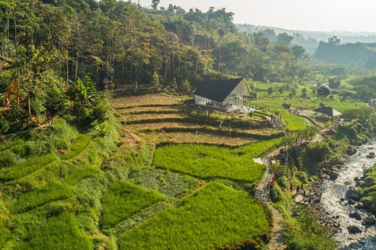 Detail Pemandangan Gunung Dan Sungai Nomer 27