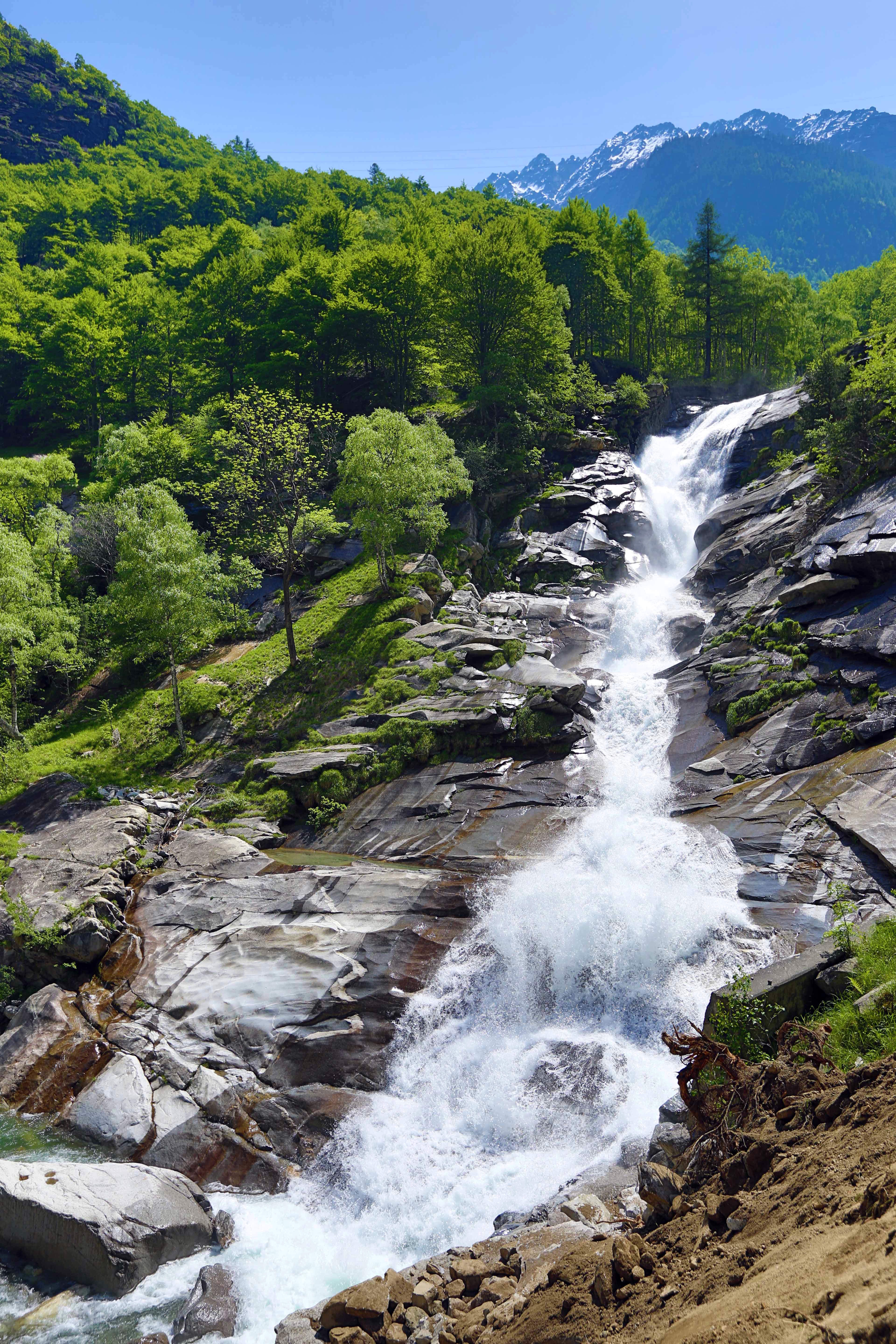 Detail Pemandangan Gunung Dan Sungai Nomer 44