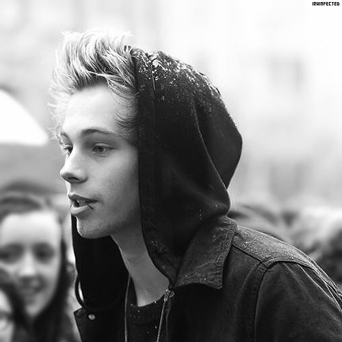 Detail Luke Hemmings 2014 Nomer 33