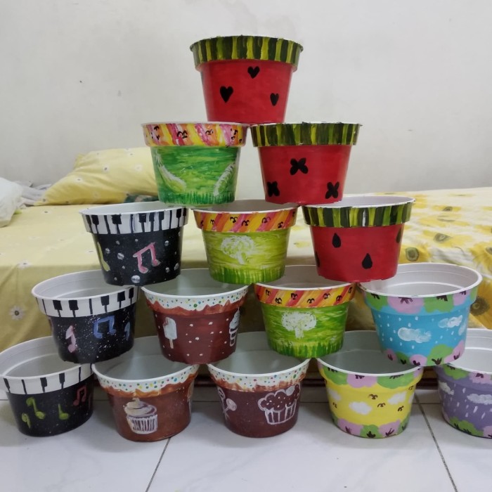 Detail Lukisan Di Pot Bunga Plastik Nomer 2