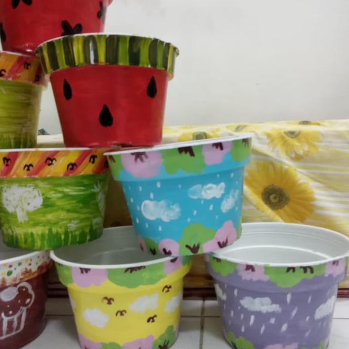 Detail Lukisan Di Pot Bunga Plastik Nomer 8