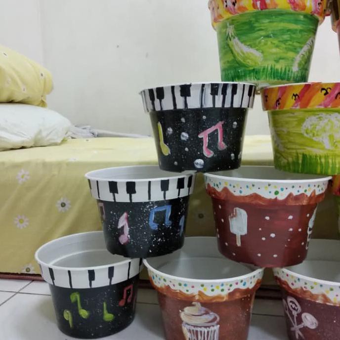 Detail Lukisan Di Pot Bunga Plastik Nomer 12