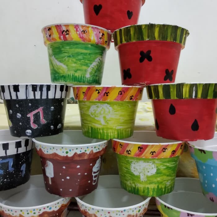 Detail Lukisan Di Pot Bunga Plastik Nomer 22