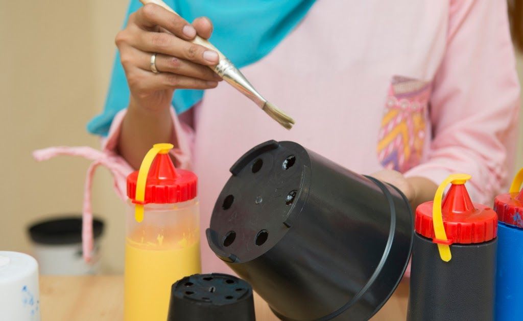 Detail Lukisan Di Pot Bunga Plastik Nomer 46
