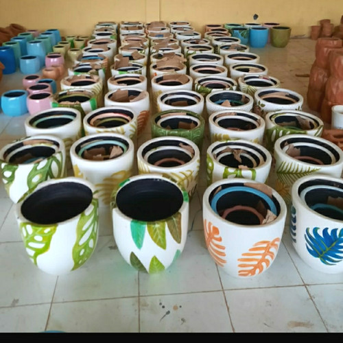 Detail Lukisan Di Pot Bunga Plastik Nomer 47