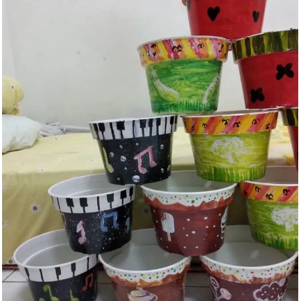 Detail Lukisan Di Pot Bunga Plastik Nomer 5