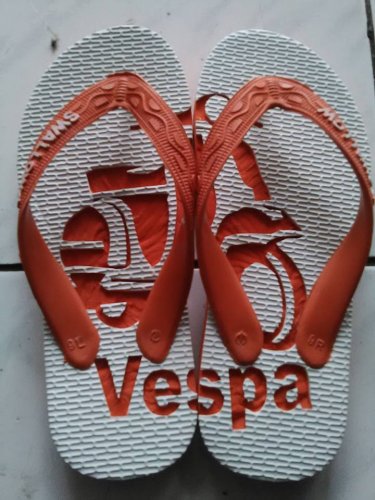 Detail Lukisan Di Sandal Jepit Nomer 21