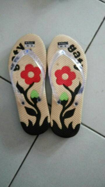 Detail Lukisan Di Sandal Jepit Nomer 33