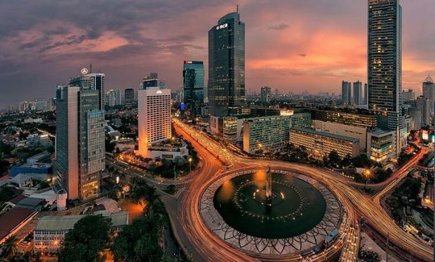 Detail Pemandangan Kota Malam Hari Dari Atas Gedung Nomer 15