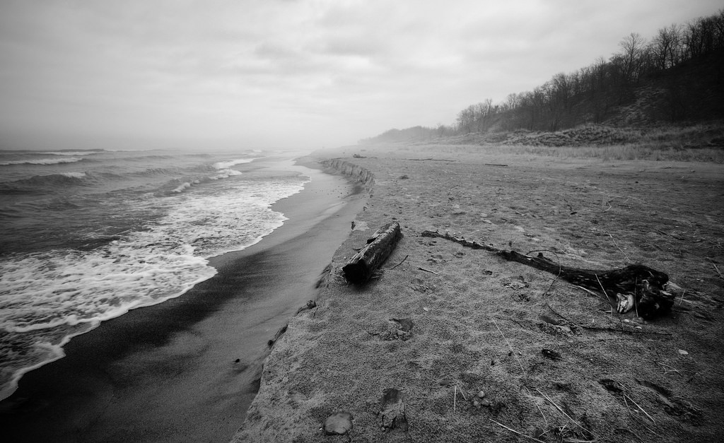 Detail Pemandangan Laut Hitam Putih Nomer 32