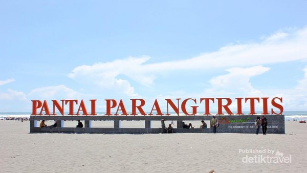 Detail Pemandangan Pantai Parangtritis Nomer 3