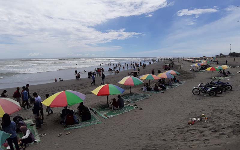 Detail Pemandangan Pantai Parangtritis Nomer 35