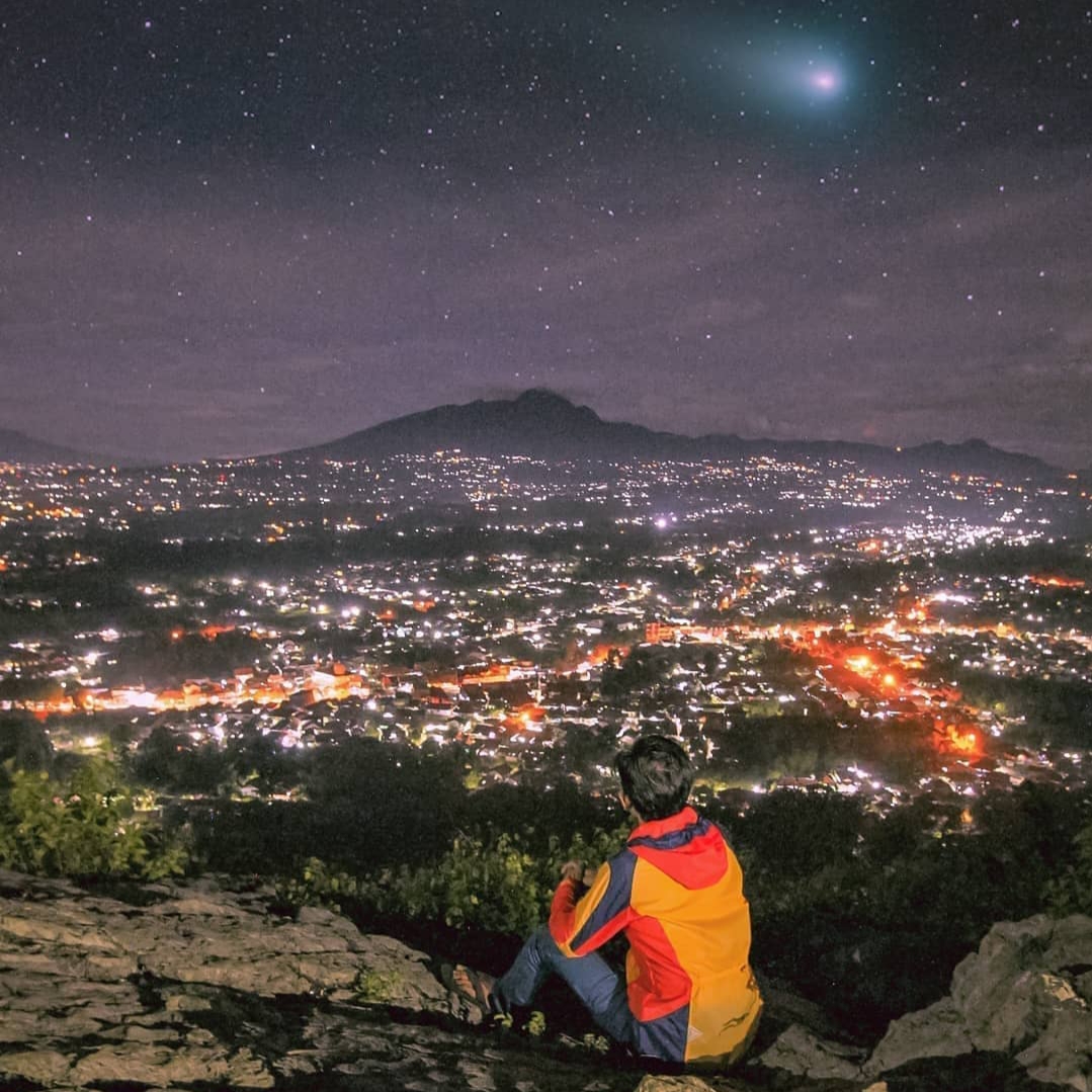 Detail Pemandangan Puncak Malam Hari Nomer 6