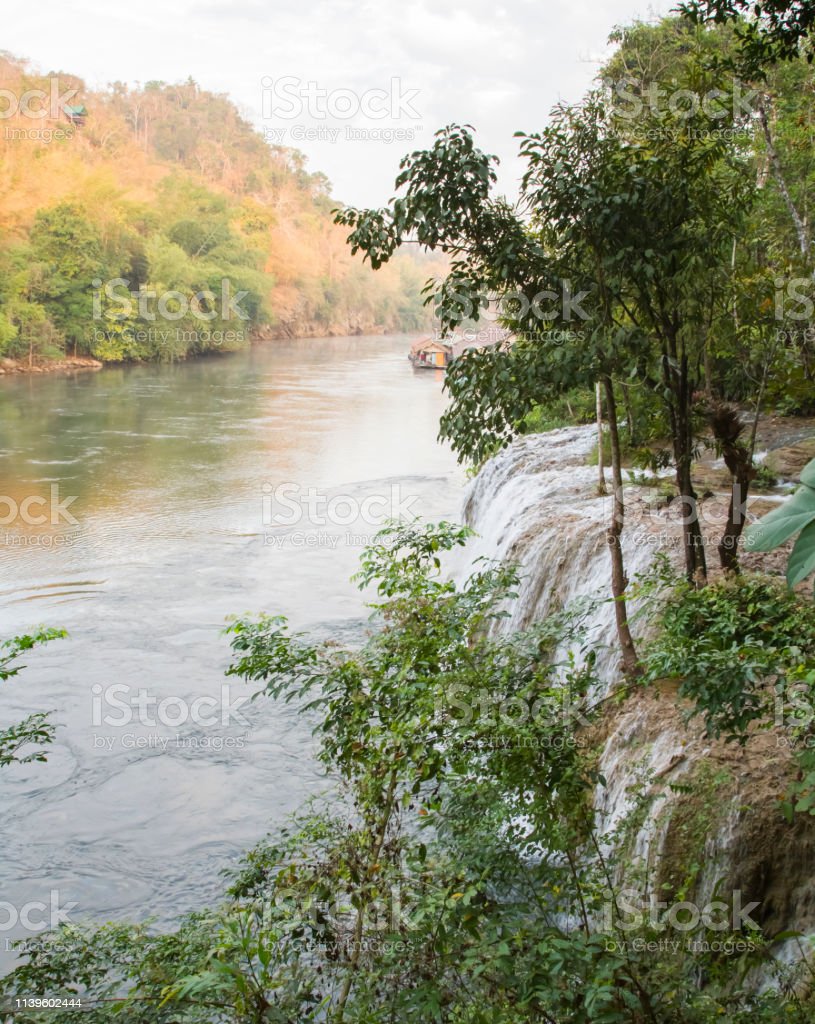 Detail Pemandangan Sungai Yang Indah Nomer 51