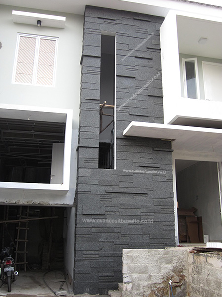 Detail Pemasangan Batu Alam Pada Dinding Rumah Nomer 20