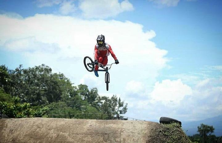 Pembalap Sepeda Bmx - KibrisPDR