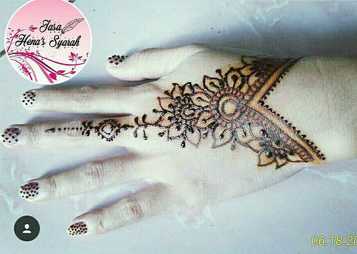 Detail Lukisan Henna Tangan Nomer 27