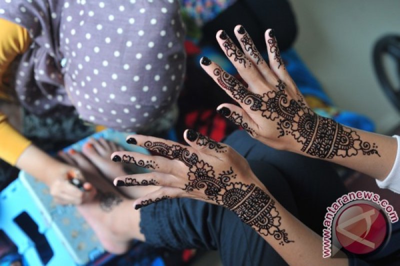 Detail Lukisan Henna Tangan Nomer 50