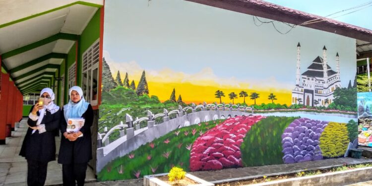 Detail Lukisan Mural Dinding Sekolah Nomer 19