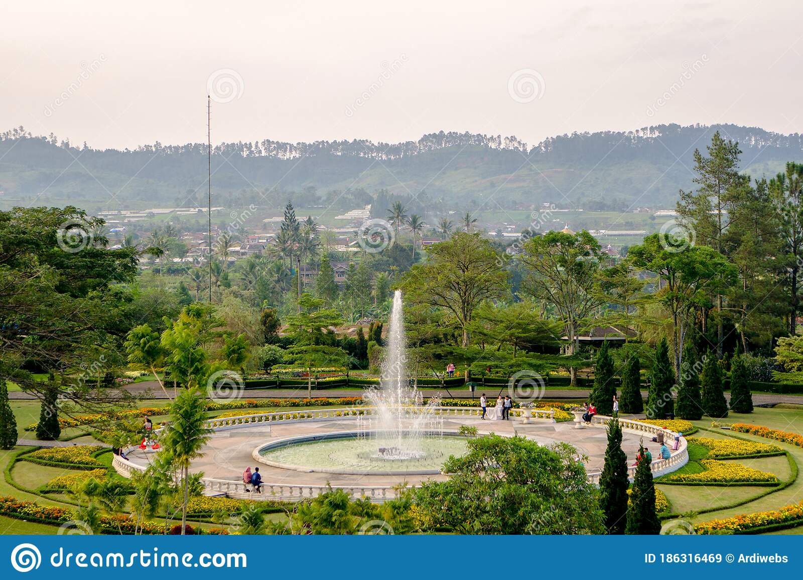 Detail Lukisan Pemandangan Di Taman Bunga Nomer 53