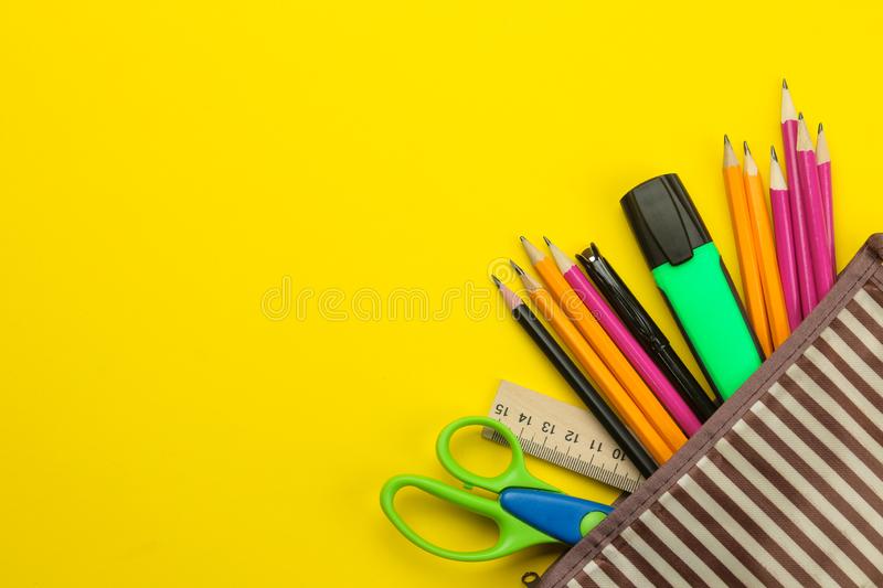 Detail Pencil Background Image Nomer 41