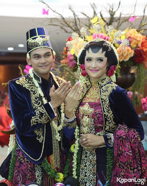 Detail Pengantin Berhijab Adat Jawa Nomer 20