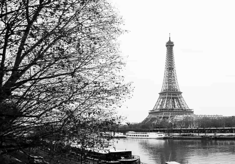 Detail Lukisan Pensil Menara Eiffel Nomer 18