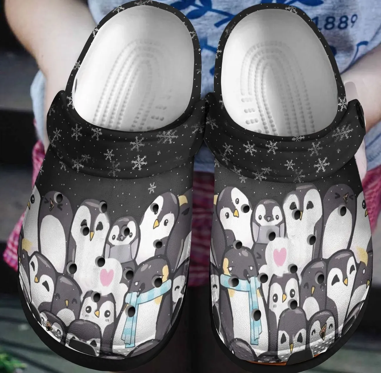 Detail Penguin Crocs Nomer 13