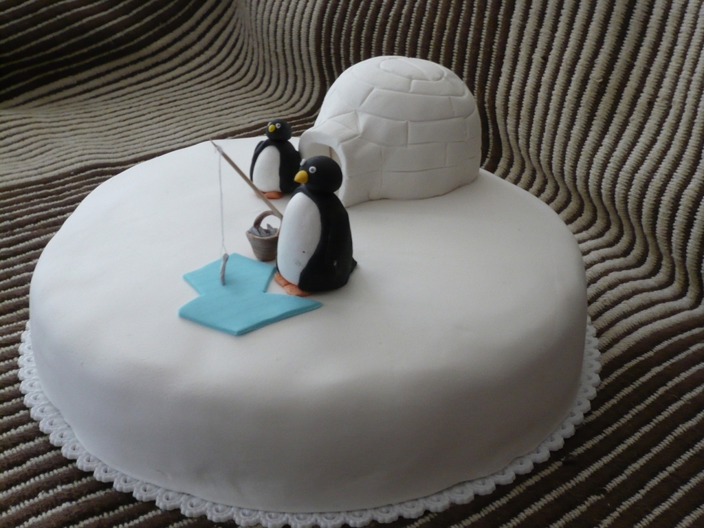 Detail Penguin Igloo Cake Nomer 24