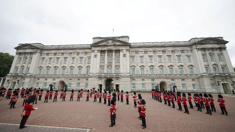 Detail Penjaga Istana Inggris Nomer 47