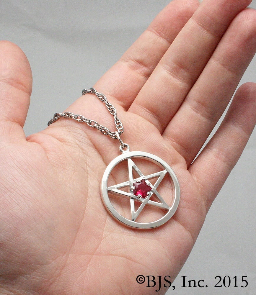 Detail Pentacle Locket Nomer 33