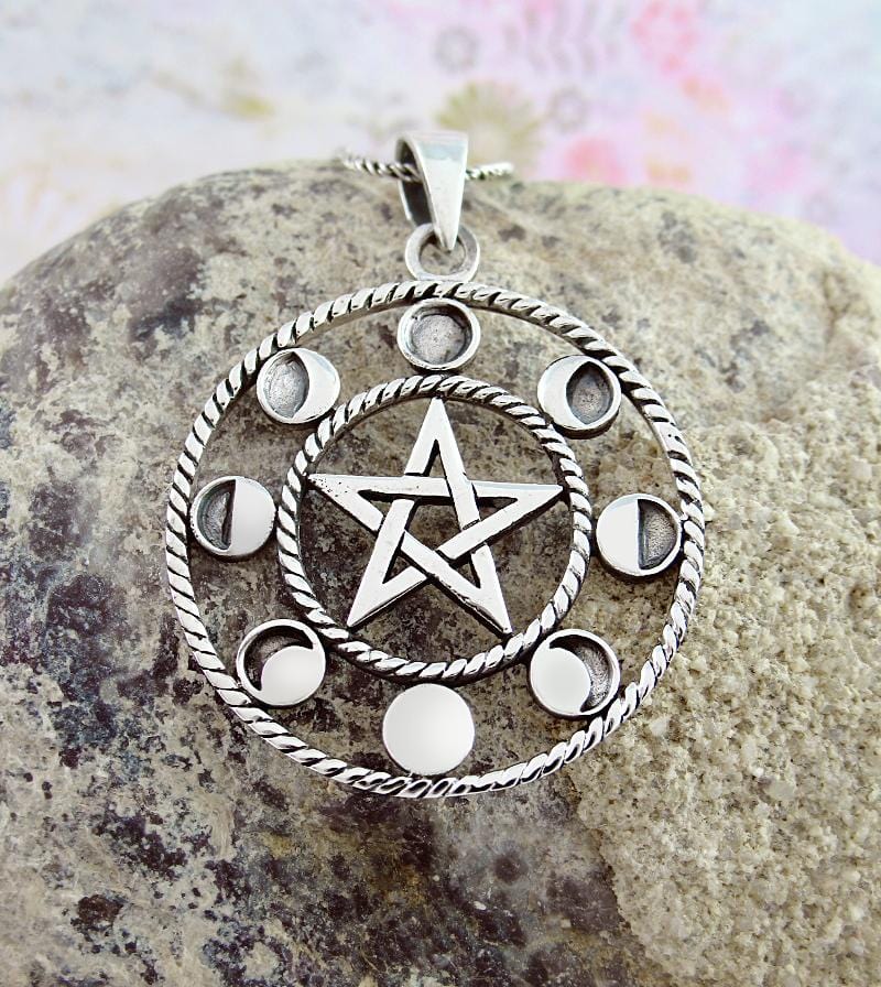 Detail Pentacle Locket Nomer 42