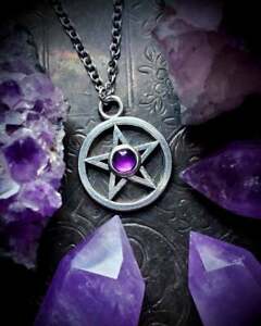 Detail Pentacle Locket Nomer 46