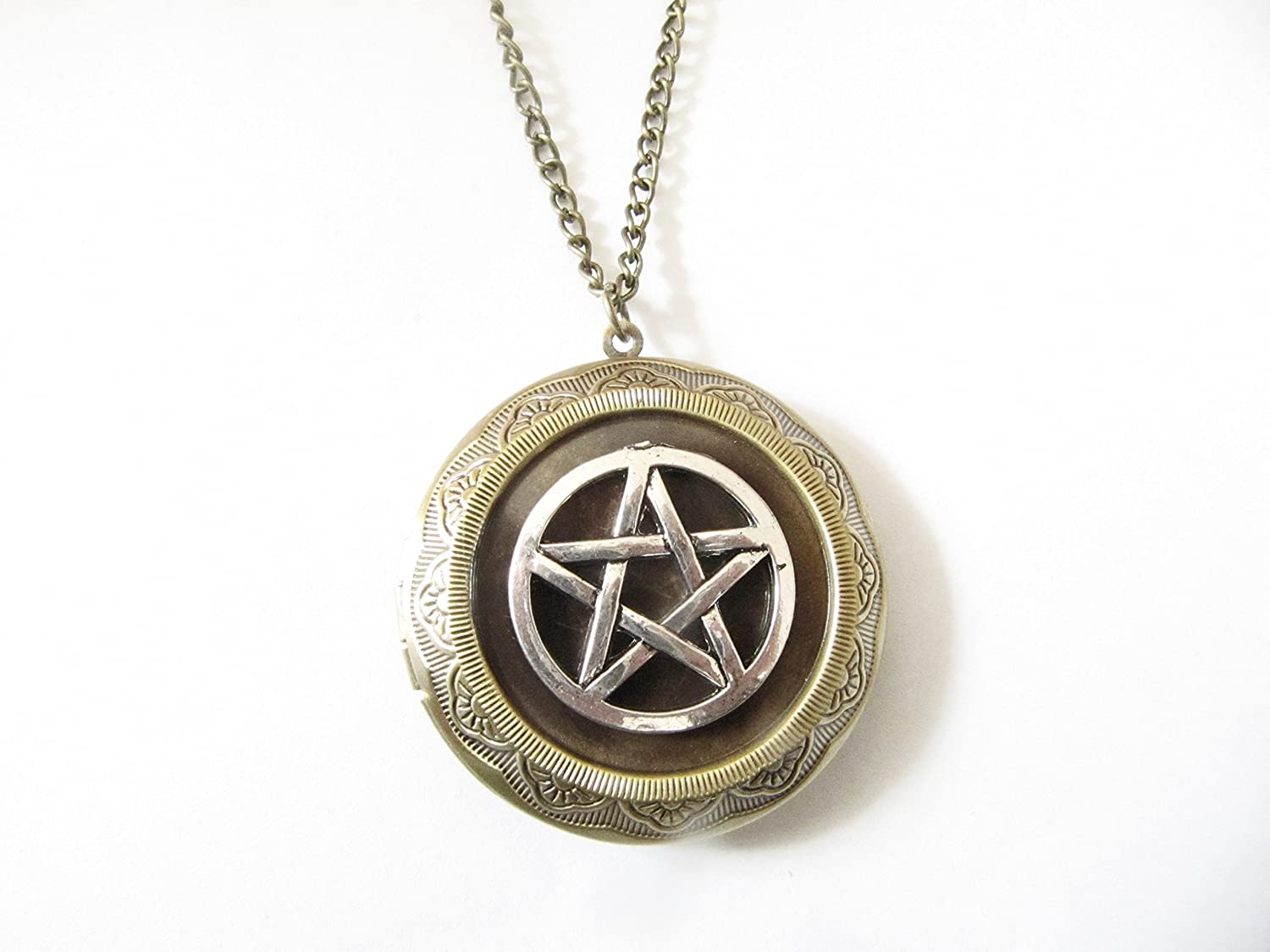 Detail Pentacle Locket Nomer 7