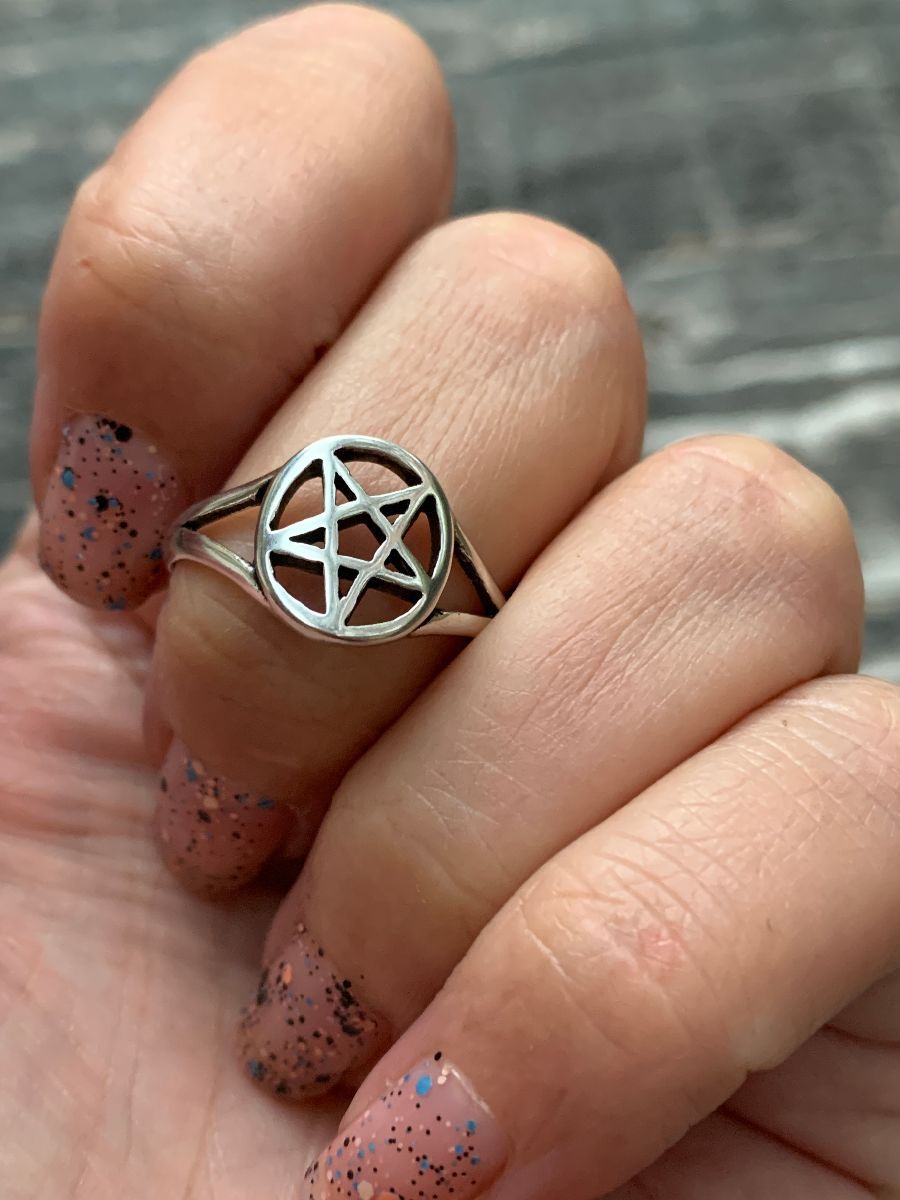 Detail Pentacle Rings Nomer 20