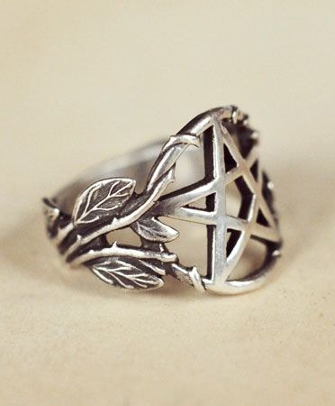 Detail Pentacle Rings Nomer 57