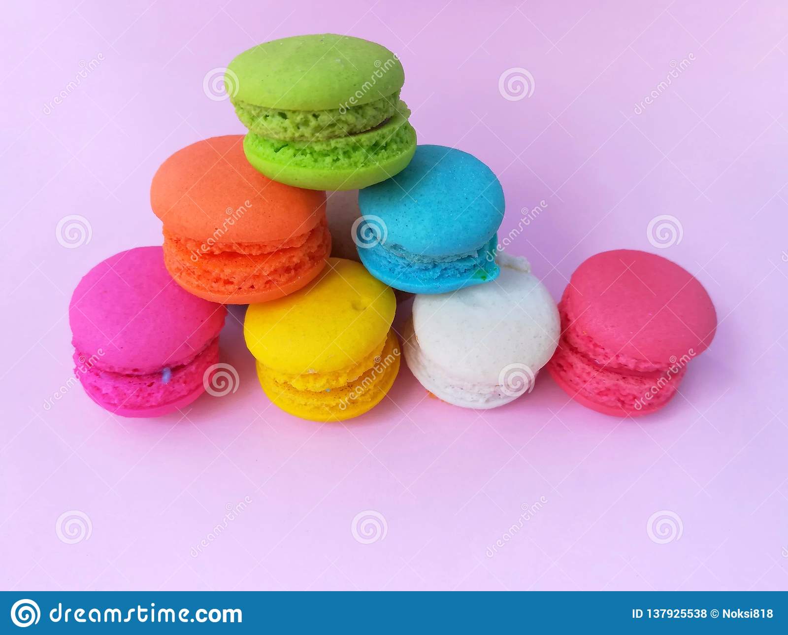 Detail Macaron Pyramid Nomer 48