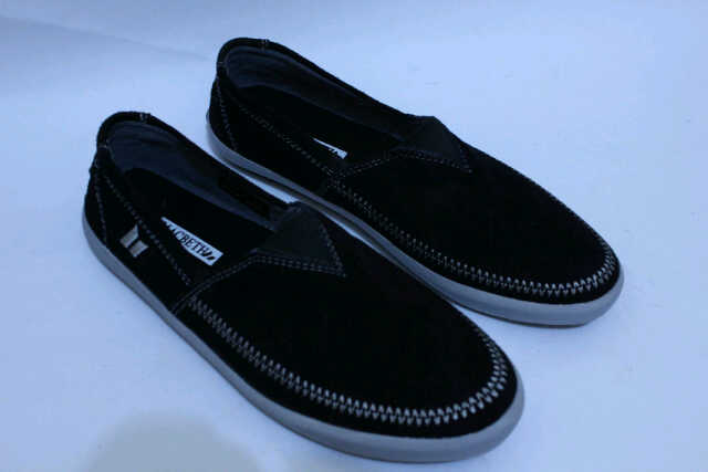 Detail Macbeth Slip On Nomer 11