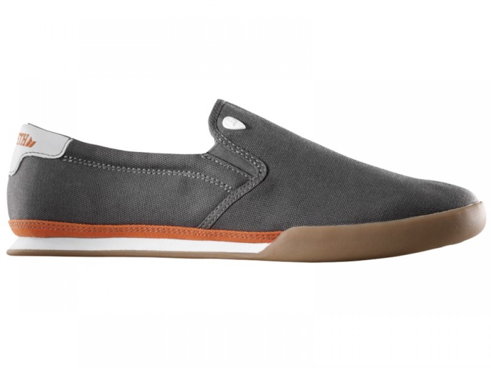 Detail Macbeth Slip On Nomer 40